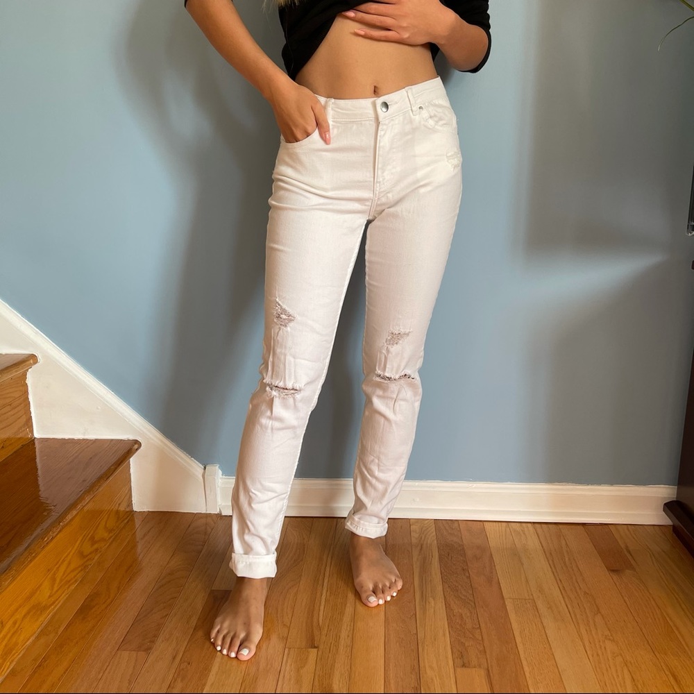 white distressed skinny jeans
